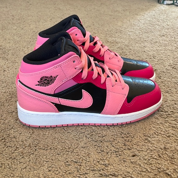 Jordan Shoes - Jordan 1 Mid “Coral Chalk”